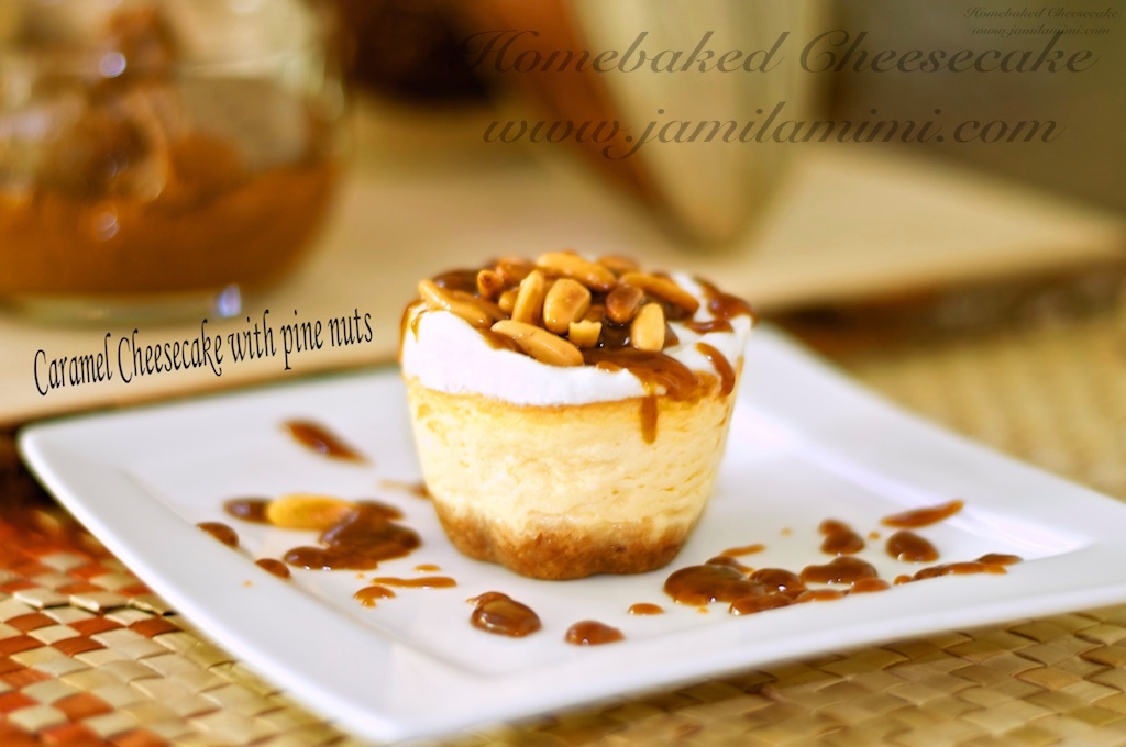 mini caramel cheesecake with pine nuts